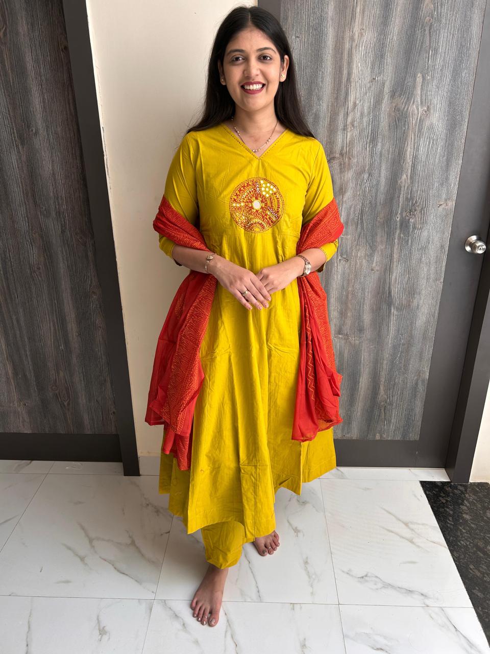 embroidery anarkali kurta set (yellow)